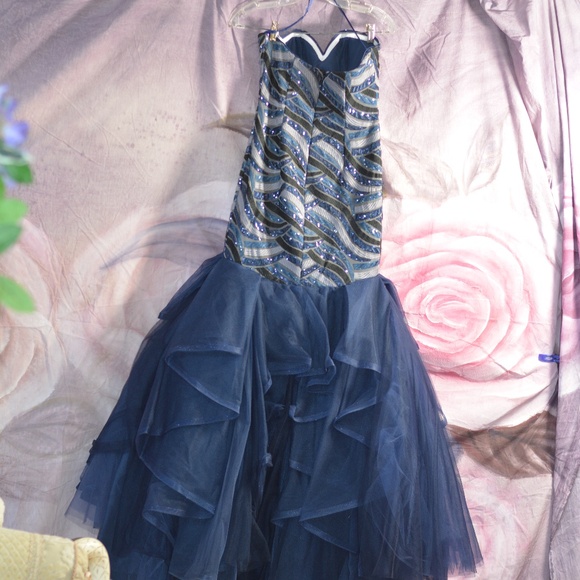 Sequinned and Embroidered Strapless Mermaid Prom Dress SZ 6 - Picture 2 of 5